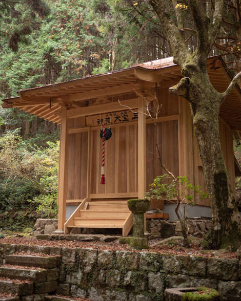 Yakiyama Koujin Dou once again in December, renewed, refreshed, rebuilt with glowing hinoki wood.