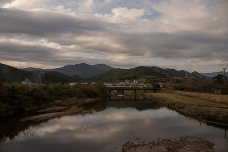 River view, bridge in background, nothing really to report here, just a pretty sky and unexpectionally beautiful green landscape.